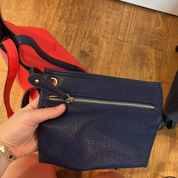 Street Level Reversible Tote - Picture 4 of 11